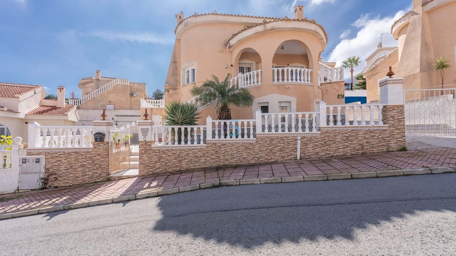 3 soverom Villa til salgs i Ciudad Quesada med svømmebasseng - € 299 000 (Ref: 9598273)