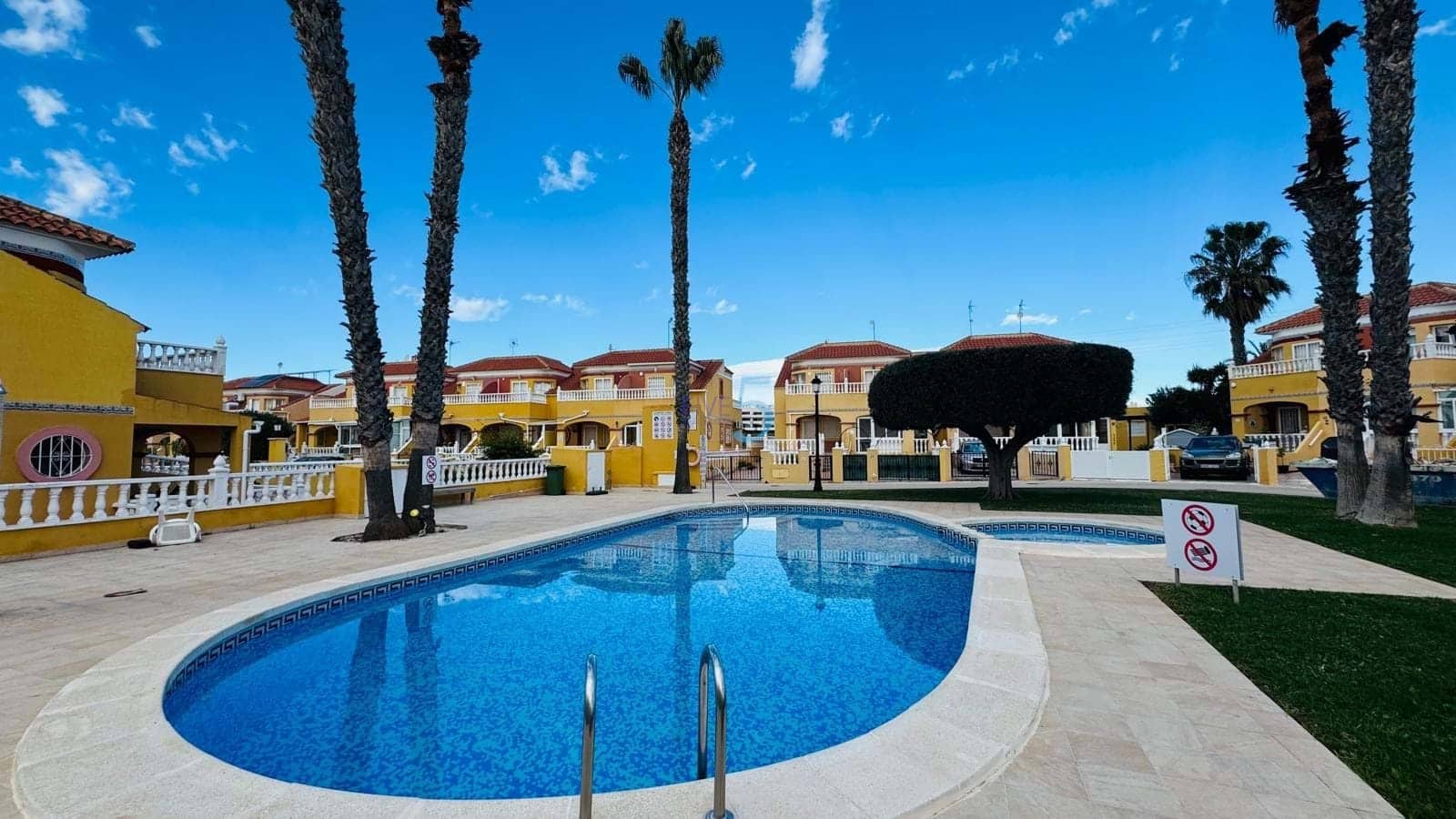 2 quarto Casa em Banda para venda em Cabo Roig com piscina - 249 000 € (Ref: 9599819)