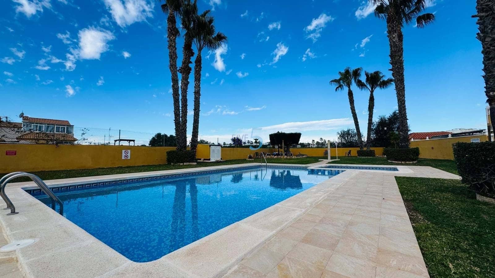 2 quarto Casa em Banda para venda em Cabo Roig com piscina - 249 000 € (Ref: 9599819)