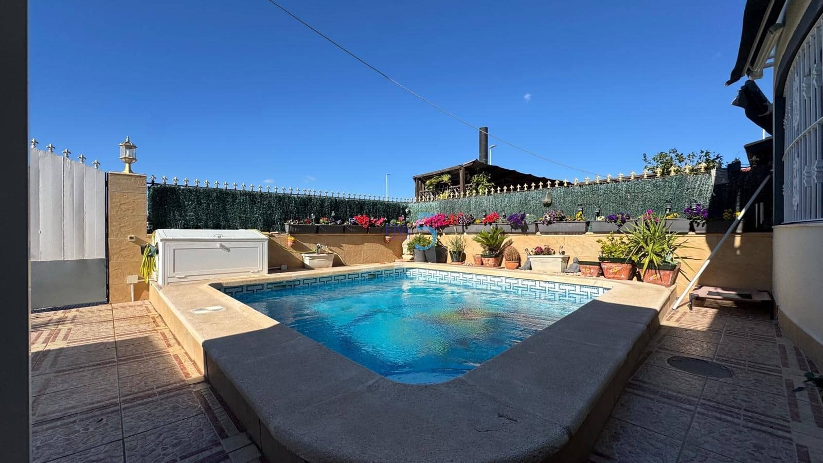 4 makuuhuone Omakotitalo myytävänä paikassa Almoradi mukana uima-altaan 
autotalli - 259 000 € (Ref: 9603217)