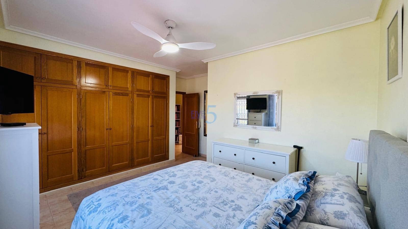 4 makuuhuone Omakotitalo myytävänä paikassa Almoradi mukana uima-altaan 
autotalli - 259 000 € (Ref: 9603217)