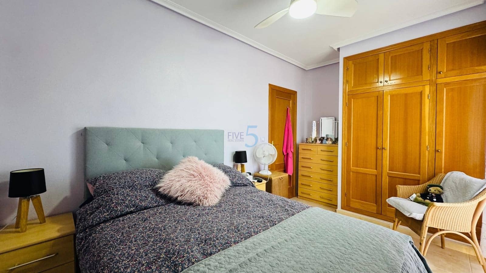 4 makuuhuone Omakotitalo myytävänä paikassa Almoradi mukana uima-altaan 
autotalli - 259 000 € (Ref: 9603217)