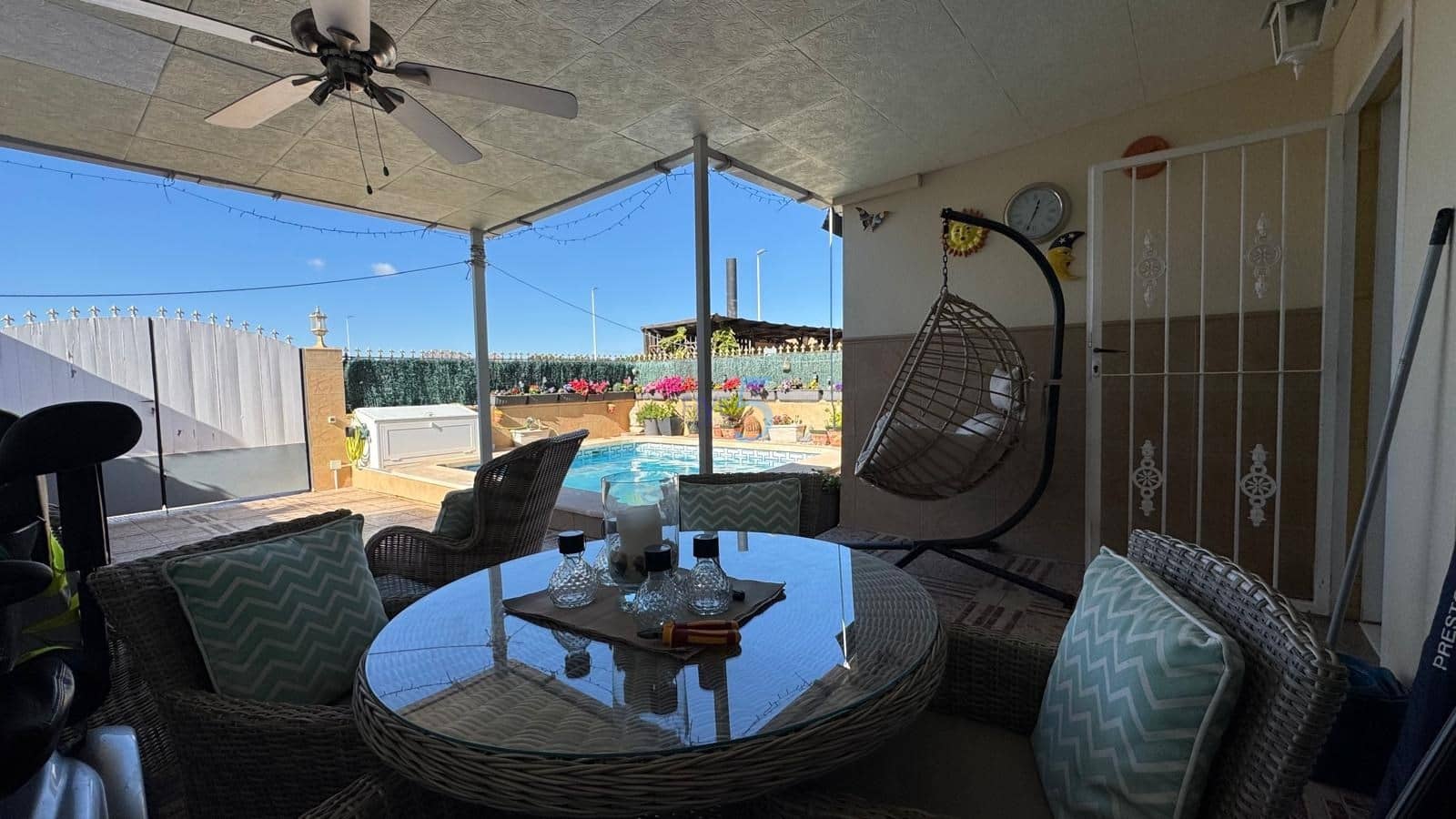 4 makuuhuone Omakotitalo myytävänä paikassa Almoradi mukana uima-altaan 
autotalli - 259 000 € (Ref: 9603217)