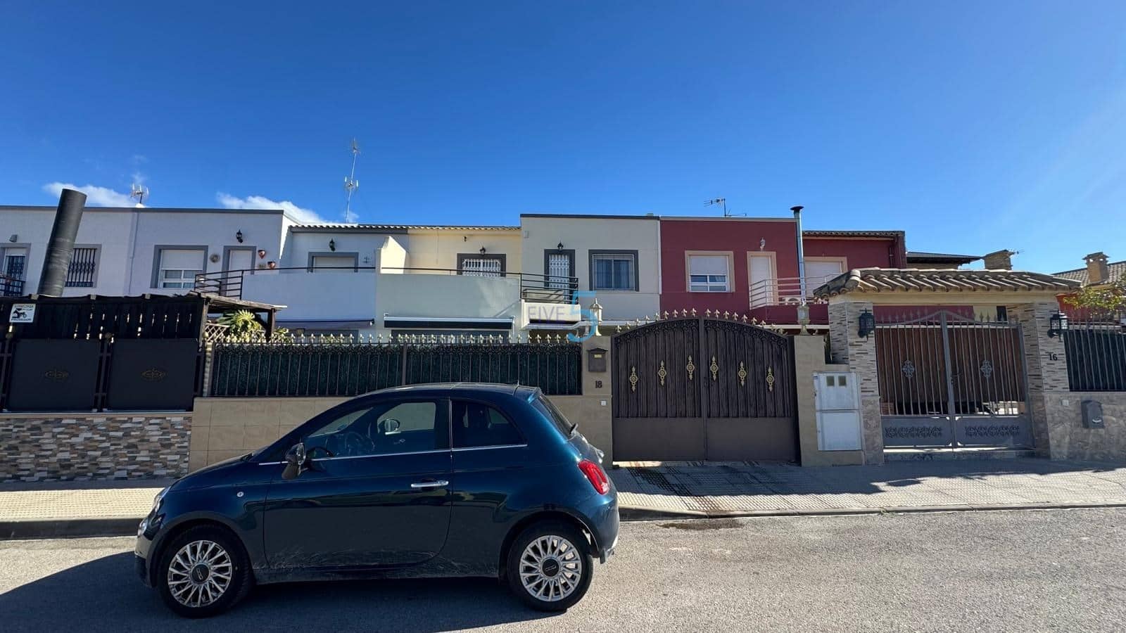 4 makuuhuone Omakotitalo myytävänä paikassa Almoradi mukana uima-altaan 
autotalli - 259 000 € (Ref: 9603217)