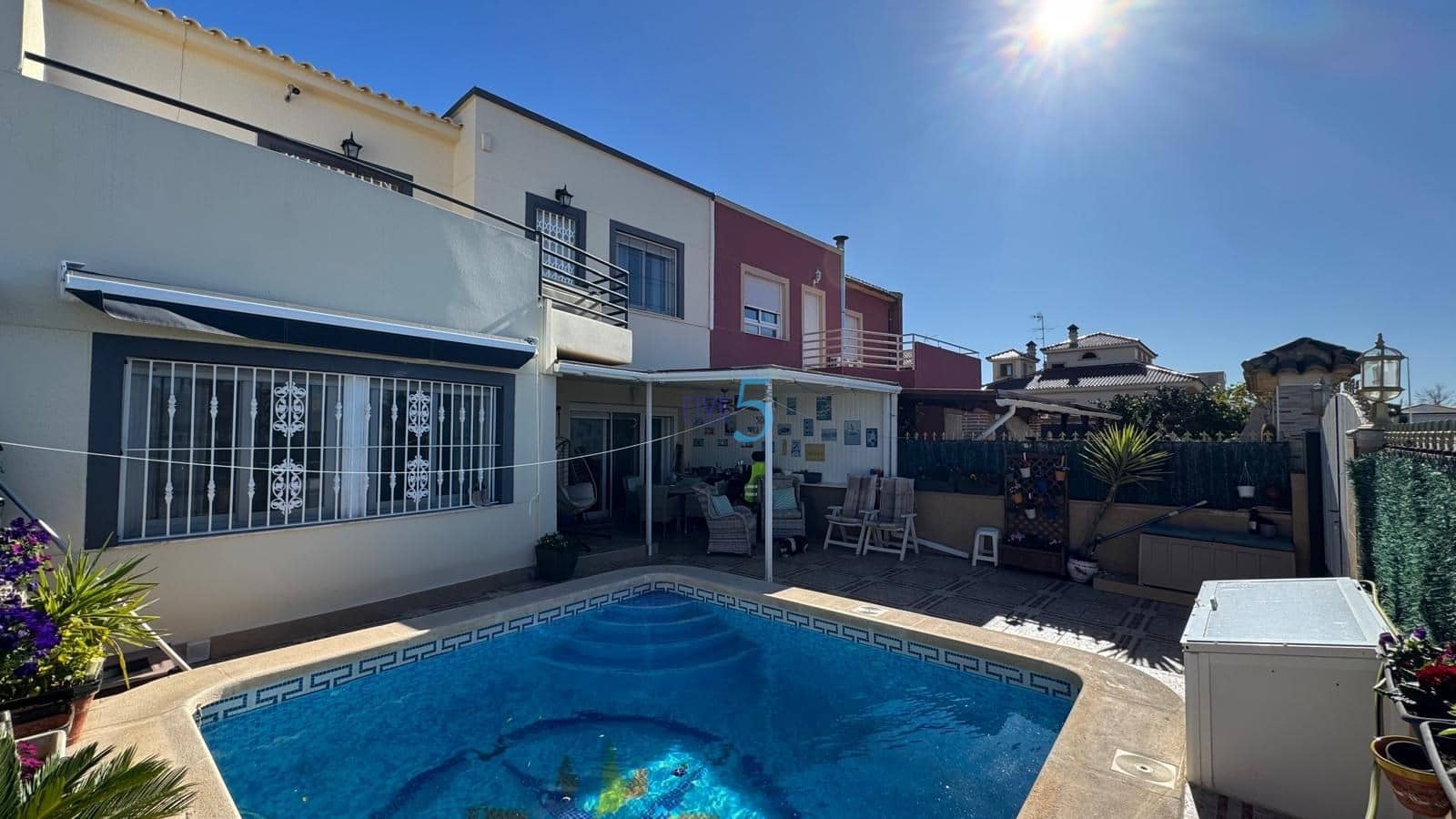 4 makuuhuone Omakotitalo myytävänä paikassa Almoradi mukana uima-altaan 
autotalli - 259 000 € (Ref: 9603217)