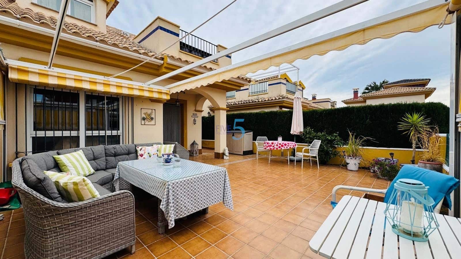 3 soverom Hus til salgs i Orihuela Costa med svømmebasseng garasje - € 259 900 (Ref: 9605521)