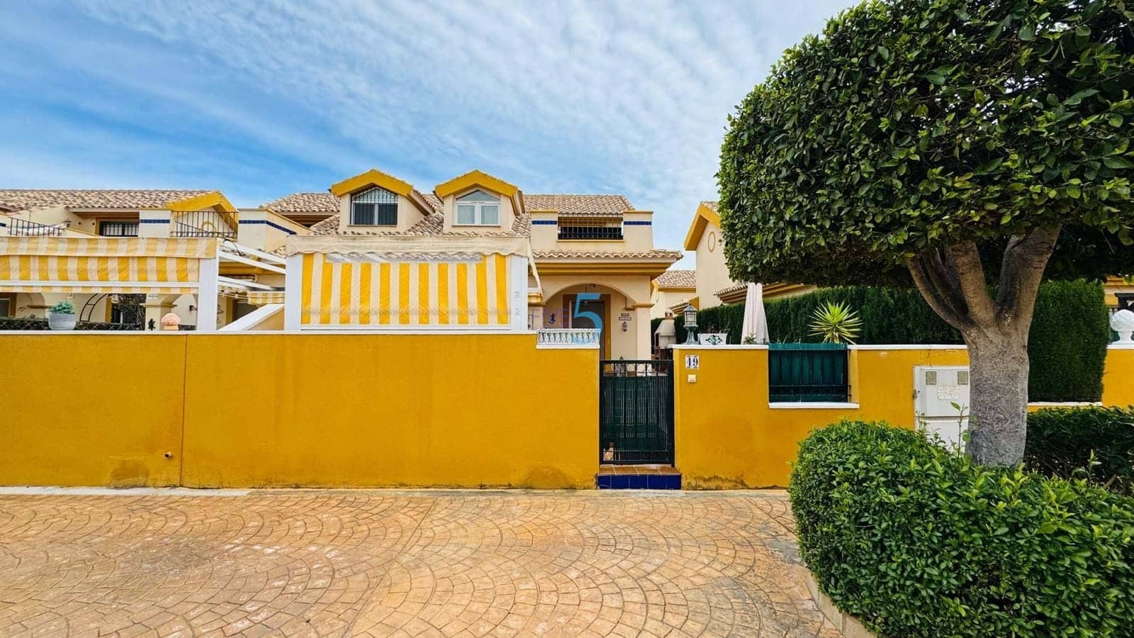 3 soverom Hus til salgs i Orihuela Costa med svømmebasseng garasje - € 259 900 (Ref: 9605521)