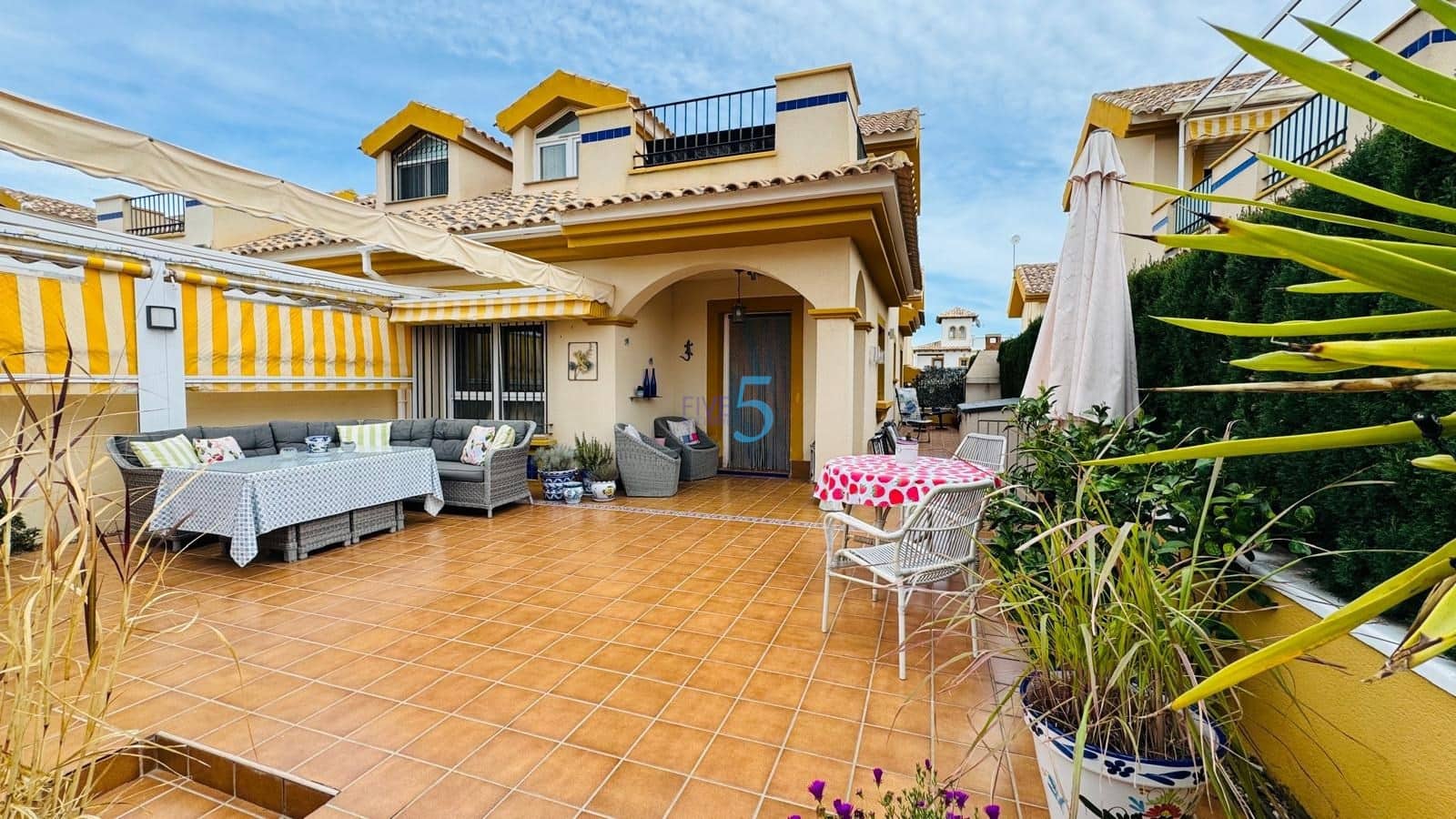 3 soverom Hus til salgs i Orihuela Costa med svømmebasseng garasje - € 259 900 (Ref: 9605521)