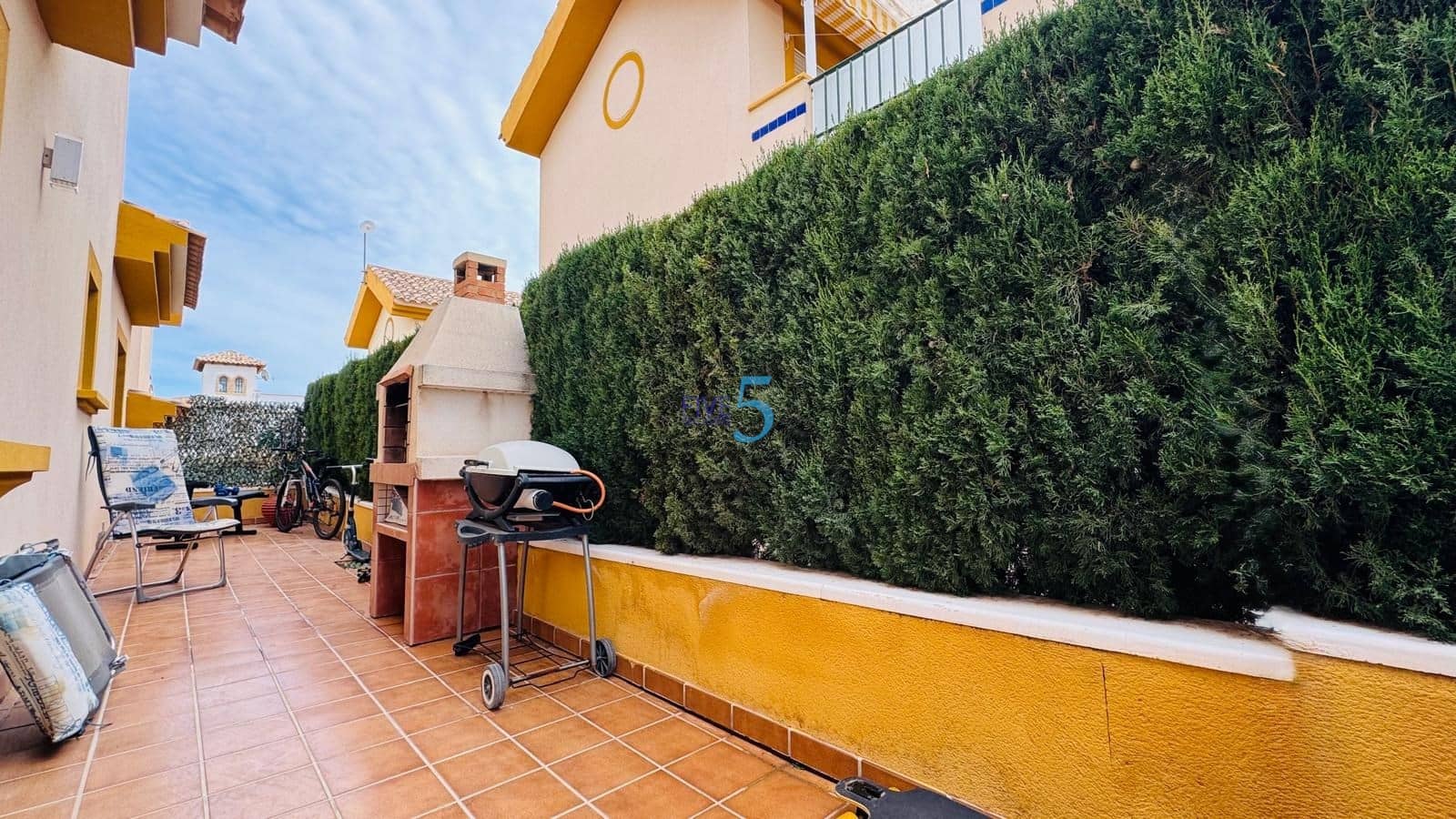 3 soverom Hus til salgs i Orihuela Costa med svømmebasseng garasje - € 259 900 (Ref: 9605521)