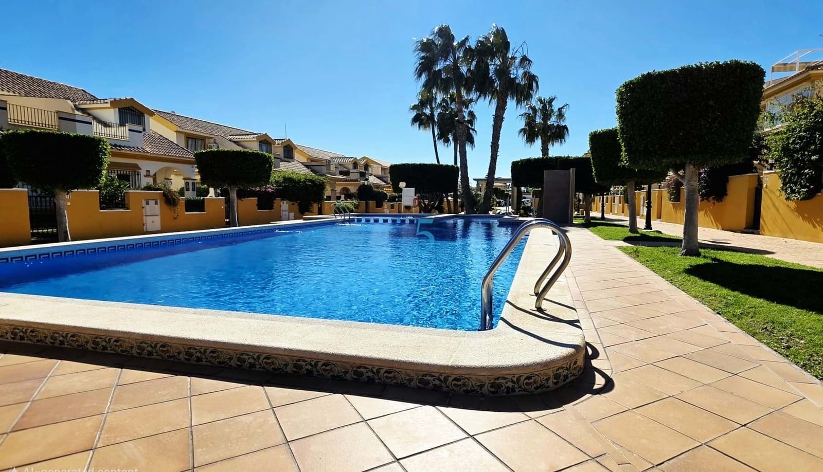 3 soverom Hus til salgs i Orihuela Costa med svømmebasseng garasje - € 259 900 (Ref: 9605521)