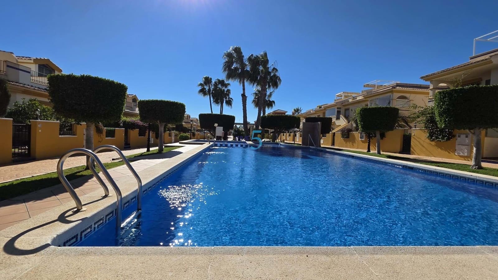 3 soverom Hus til salgs i Orihuela Costa med svømmebasseng garasje - € 259 900 (Ref: 9605521)