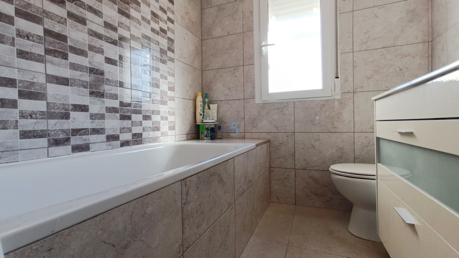 3 bedroom Villa for sale in Torrevieja with pool - € 420,000 (Ref: 9606765)