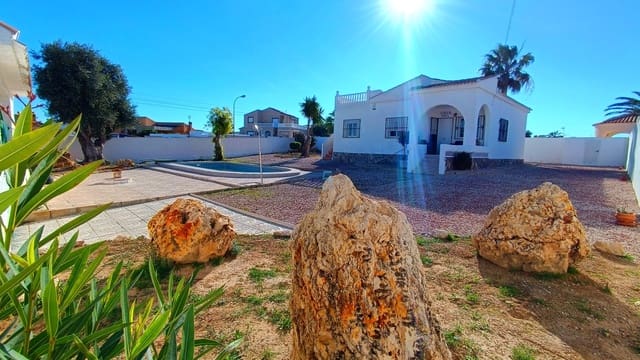 3 bedroom Villa for sale in Torrevieja with pool - € 420,000 (Ref: 9606765)