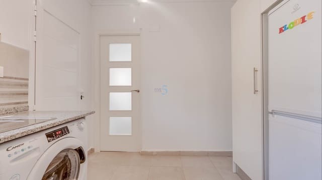 3 sypialnia Willa na sprzedaż w Torrevieja z basenem - 399 999 € (Ref: 9606765)