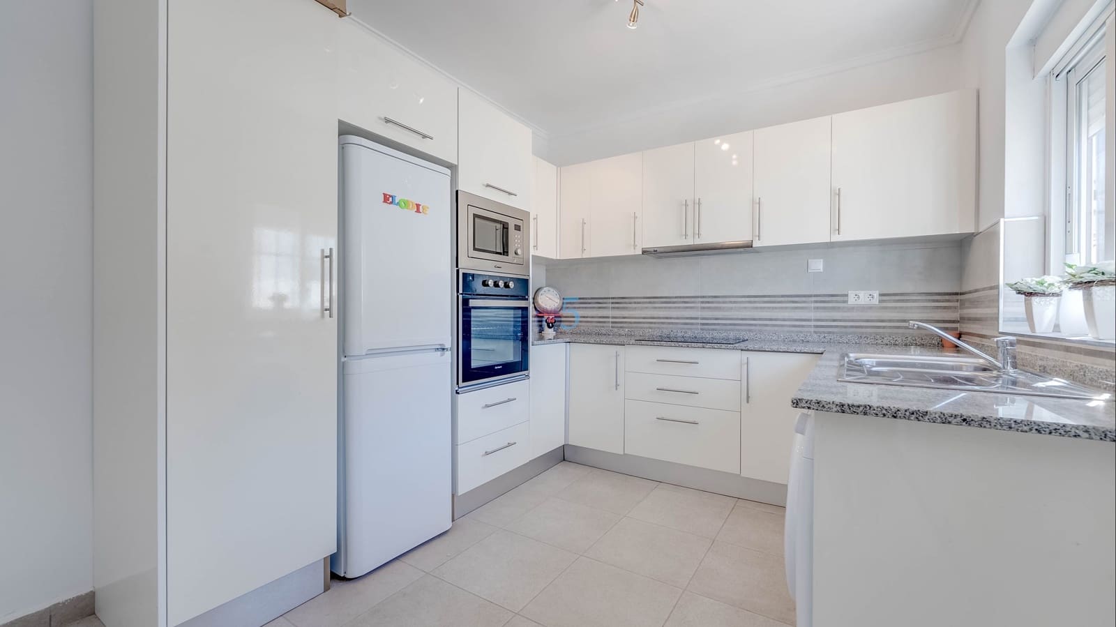 3 sypialnia Willa na sprzedaż w Torrevieja z basenem - 399 999 € (Ref: 9606765)