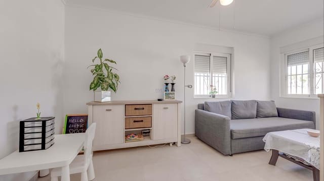 3 sypialnia Willa na sprzedaż w Torrevieja z basenem - 399 999 € (Ref: 9606765)