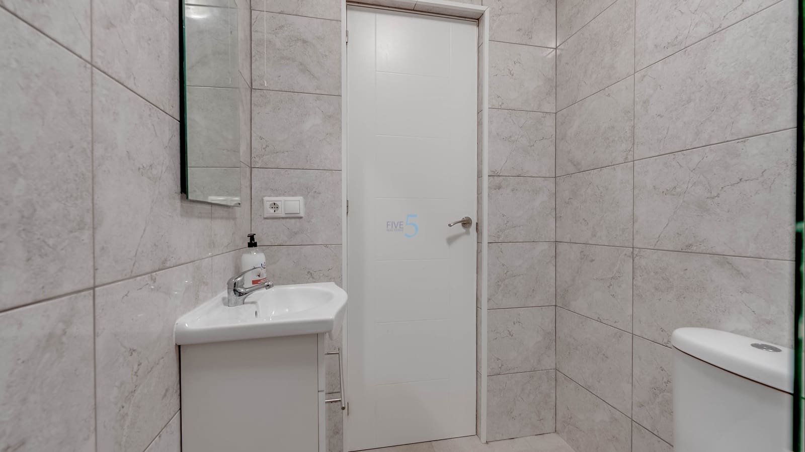 3 sypialnia Willa na sprzedaż w Torrevieja z basenem - 399 999 € (Ref: 9606765)