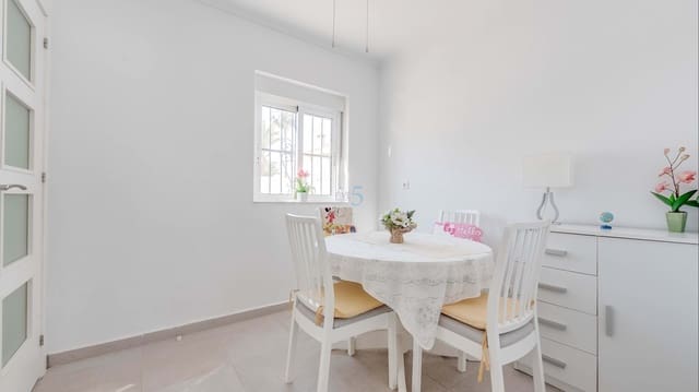 3 sypialnia Willa na sprzedaż w Torrevieja z basenem - 399 999 € (Ref: 9606765)
