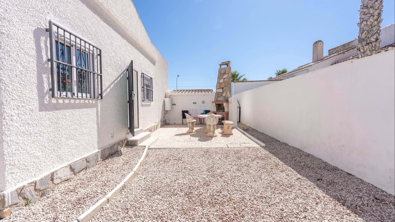 3 sypialnia Willa na sprzedaż w Torrevieja z basenem - 399 999 € (Ref: 9606765)