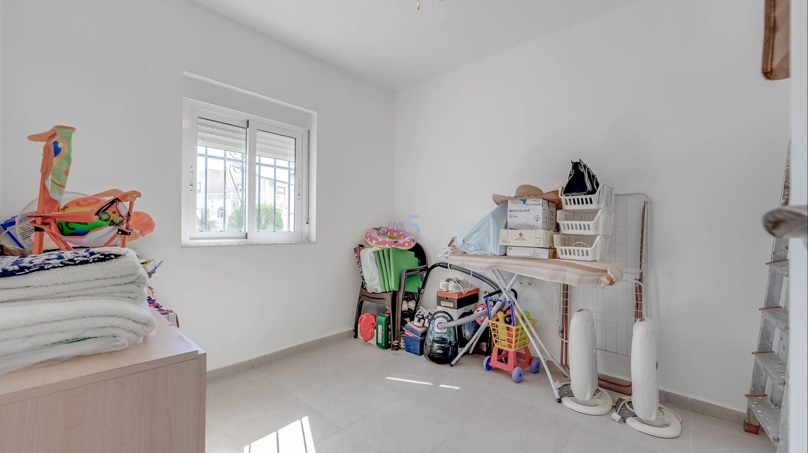 3 sypialnia Willa na sprzedaż w Torrevieja z basenem - 399 999 € (Ref: 9606765)