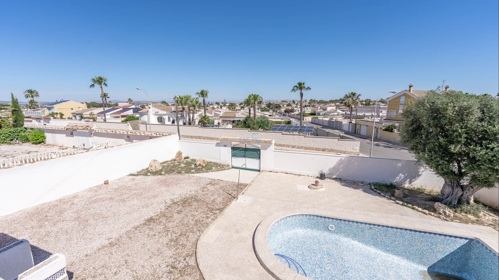 3 sypialnia Willa na sprzedaż w Torrevieja z basenem - 399 999 € (Ref: 9606765)