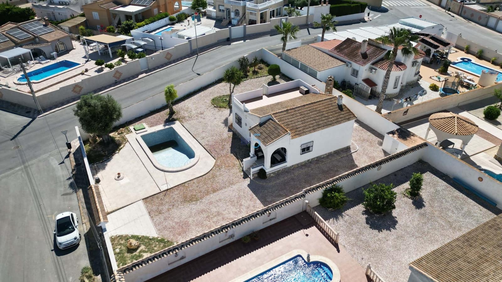 3 sypialnia Willa na sprzedaż w Torrevieja z basenem - 399 999 € (Ref: 9606765)
