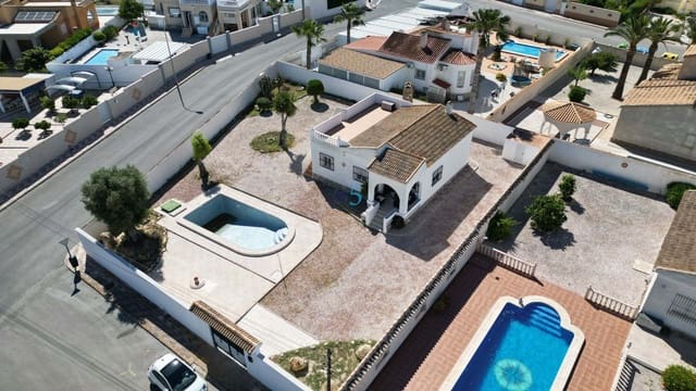 3 sypialnia Willa na sprzedaż w Torrevieja z basenem - 399 999 € (Ref: 9606765)