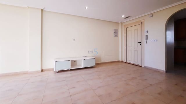 3 makuuhuone Omakotitalo myytävänä paikassa Guardamar del Segura mukana uima-altaan 
autotalli - 267 400 € (Ref: 9610134)