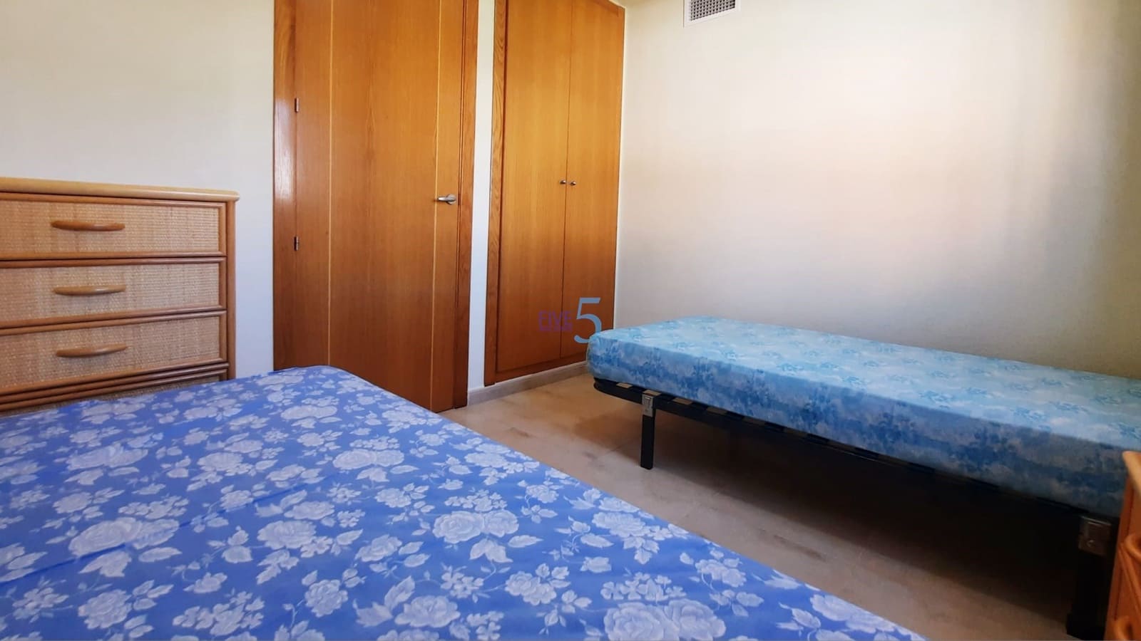 3 makuuhuone Omakotitalo myytävänä paikassa Guardamar del Segura mukana uima-altaan 
autotalli - 267 400 € (Ref: 9610134)