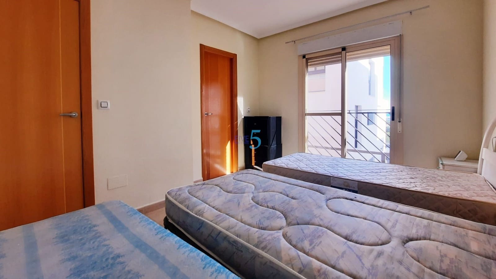 3 makuuhuone Omakotitalo myytävänä paikassa Guardamar del Segura mukana uima-altaan 
autotalli - 267 400 € (Ref: 9610134)