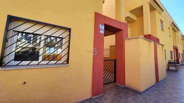 3 makuuhuone Omakotitalo myytävänä paikassa Guardamar del Segura mukana uima-altaan 
autotalli - 267 400 € (Ref: 9610134)