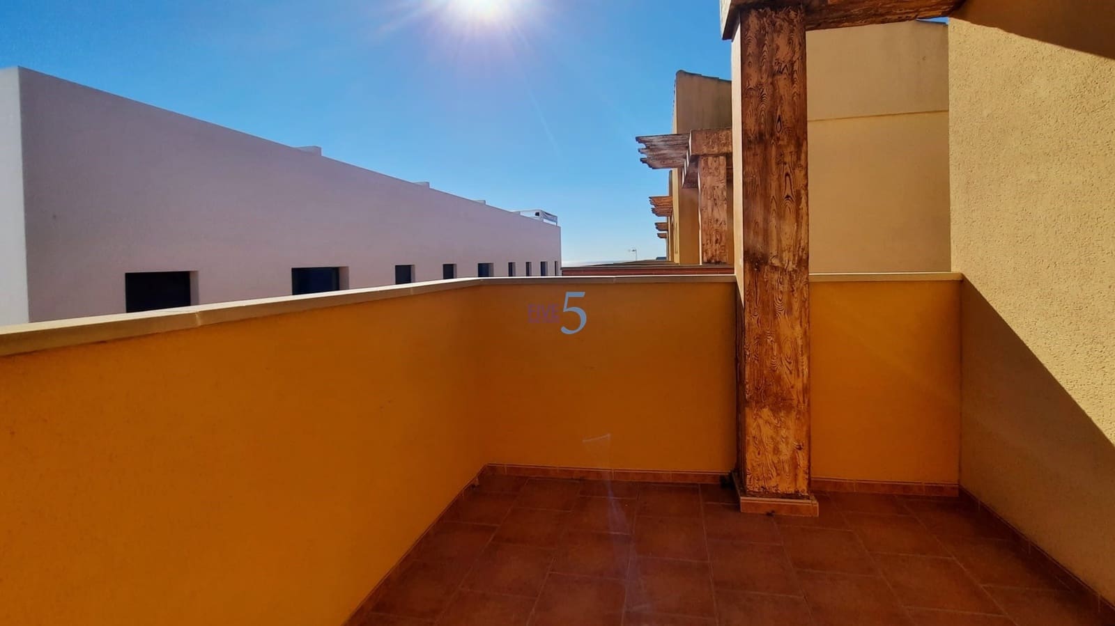 3 makuuhuone Omakotitalo myytävänä paikassa Guardamar del Segura mukana uima-altaan 
autotalli - 267 400 € (Ref: 9610134)