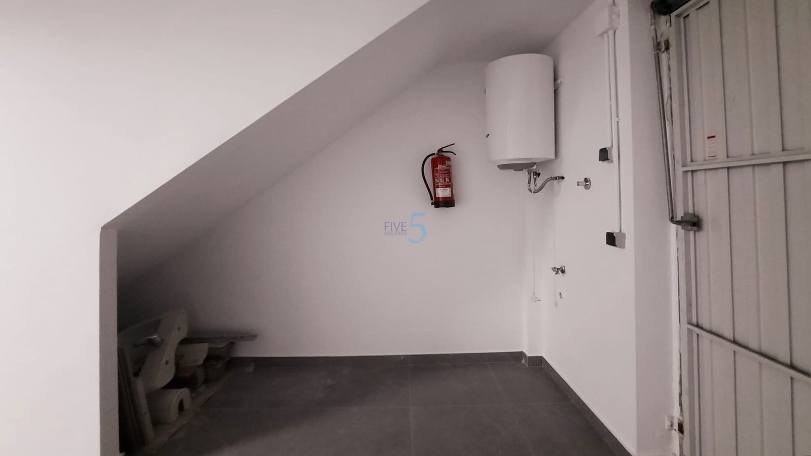 3 makuuhuone Omakotitalo myytävänä paikassa Guardamar del Segura mukana uima-altaan 
autotalli - 267 400 € (Ref: 9610134)