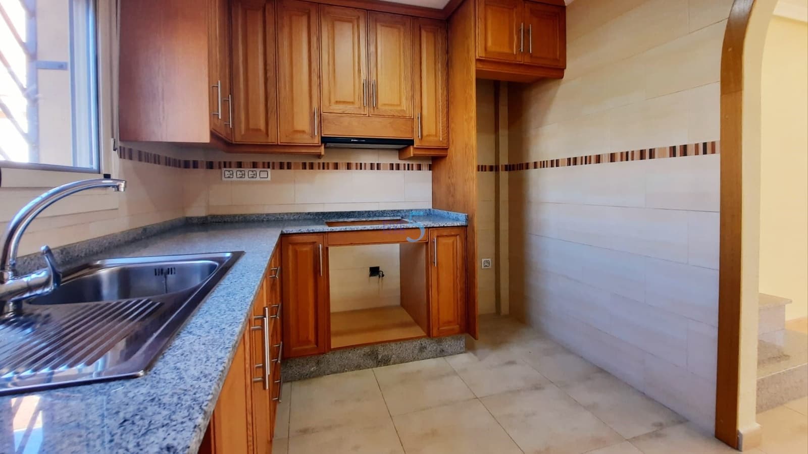 3 makuuhuone Omakotitalo myytävänä paikassa Guardamar del Segura mukana uima-altaan 
autotalli - 267 400 € (Ref: 9610134)