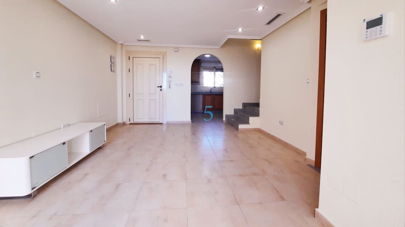 3 makuuhuone Omakotitalo myytävänä paikassa Guardamar del Segura mukana uima-altaan 
autotalli - 267 400 € (Ref: 9610134)