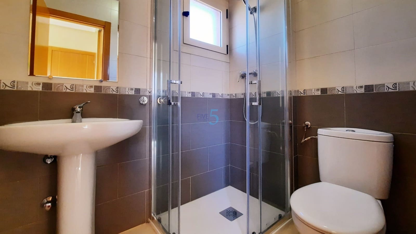 3 makuuhuone Omakotitalo myytävänä paikassa Guardamar del Segura mukana uima-altaan 
autotalli - 267 400 € (Ref: 9610134)