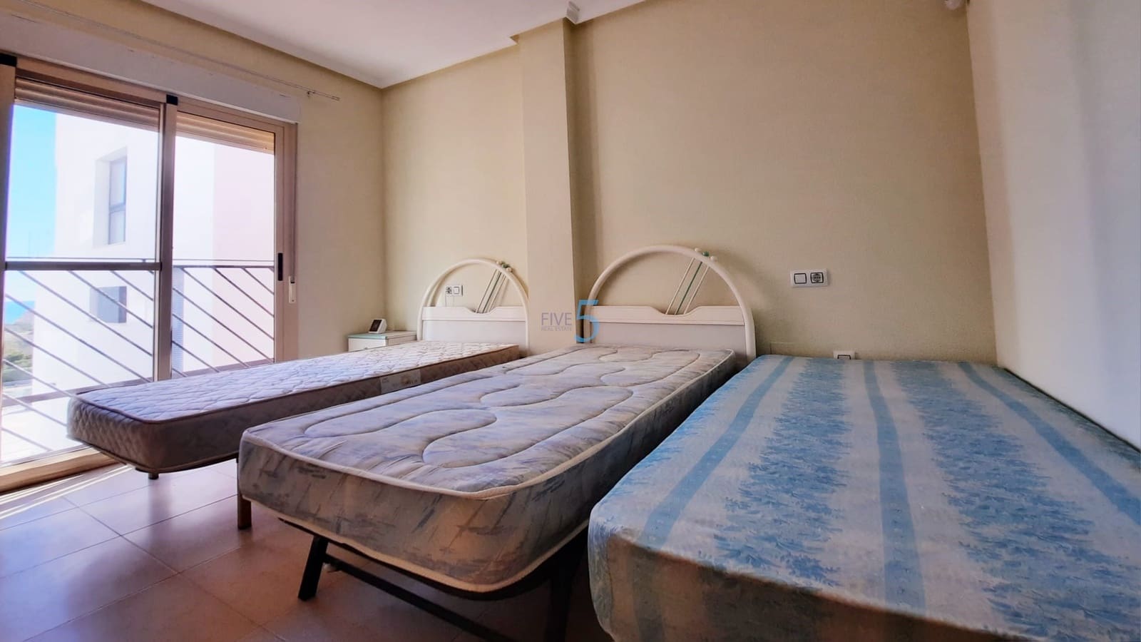 3 makuuhuone Omakotitalo myytävänä paikassa Guardamar del Segura mukana uima-altaan 
autotalli - 267 400 € (Ref: 9610134)