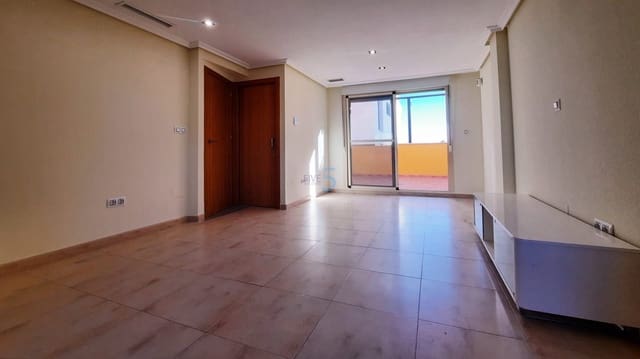 3 makuuhuone Omakotitalo myytävänä paikassa Guardamar del Segura mukana uima-altaan 
autotalli - 267 400 € (Ref: 9610134)