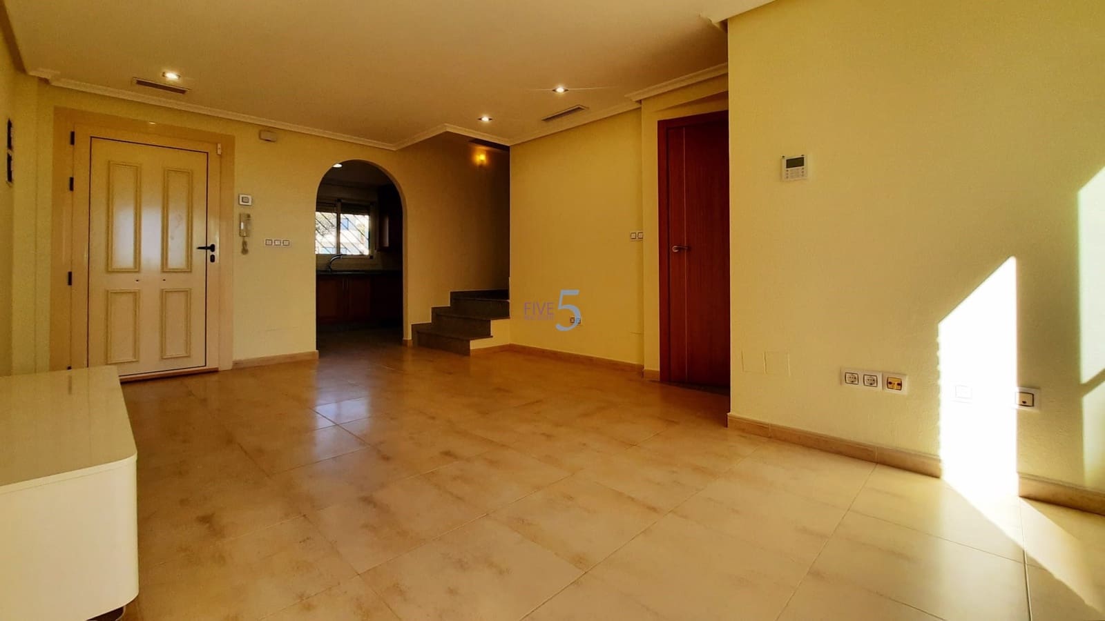 3 makuuhuone Omakotitalo myytävänä paikassa Guardamar del Segura mukana uima-altaan 
autotalli - 267 400 € (Ref: 9610134)