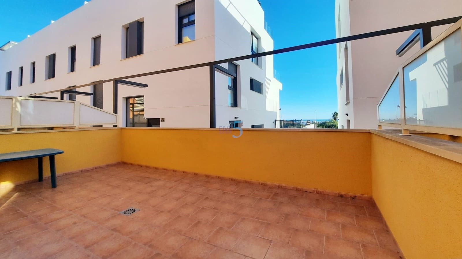 3 makuuhuone Omakotitalo myytävänä paikassa Guardamar del Segura mukana uima-altaan 
autotalli - 267 400 € (Ref: 9610134)