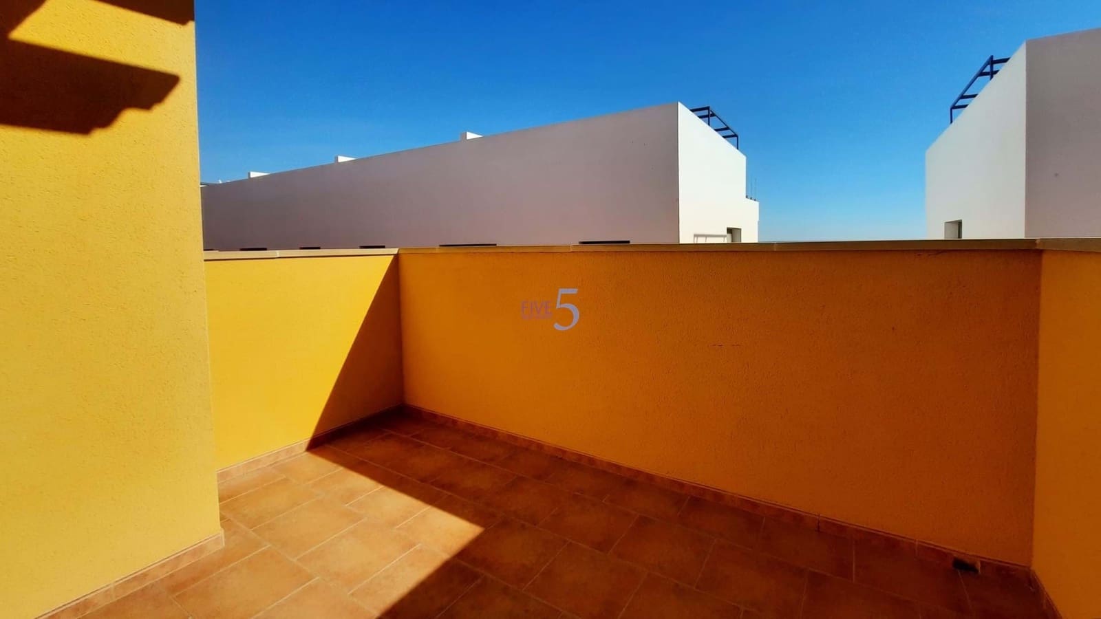 3 makuuhuone Omakotitalo myytävänä paikassa Guardamar del Segura mukana uima-altaan 
autotalli - 267 400 € (Ref: 9610134)