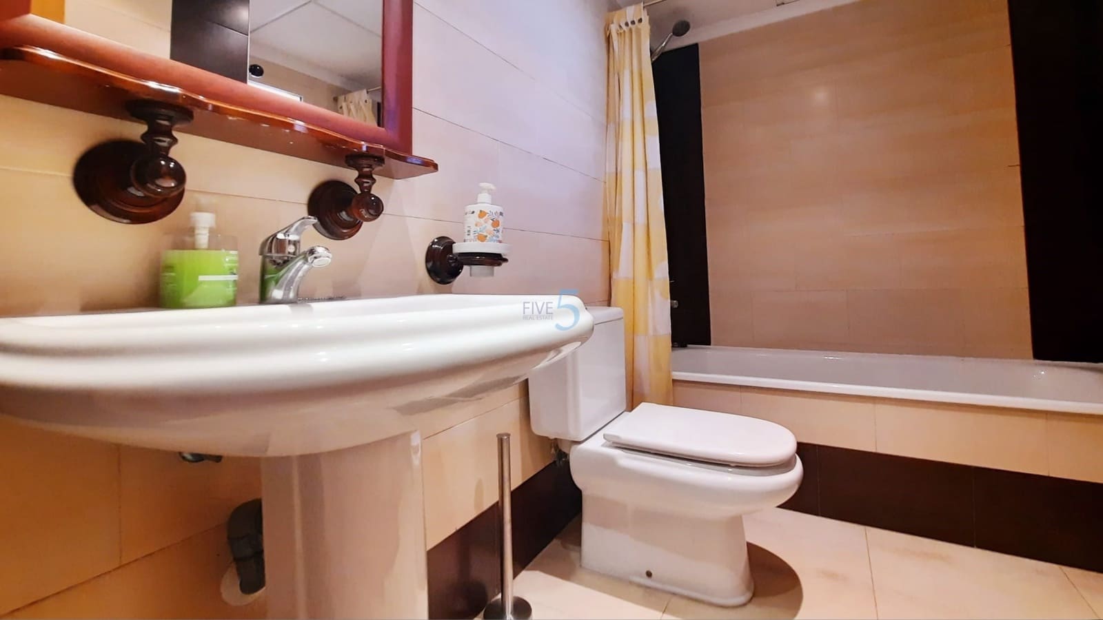 3 makuuhuone Omakotitalo myytävänä paikassa Guardamar del Segura mukana uima-altaan 
autotalli - 237 400 € (Ref: 9610135)