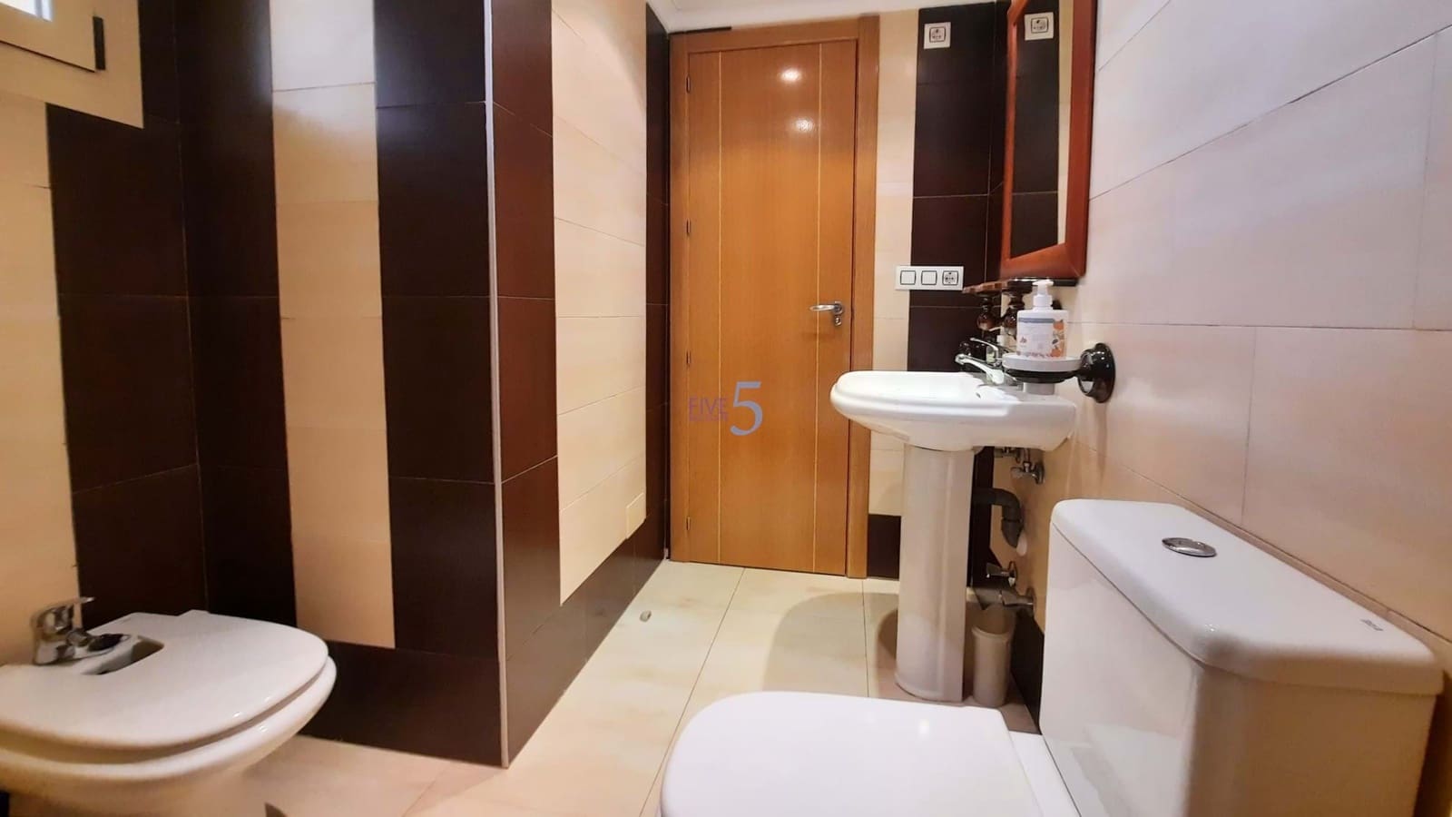 3 makuuhuone Omakotitalo myytävänä paikassa Guardamar del Segura mukana uima-altaan 
autotalli - 237 400 € (Ref: 9610135)