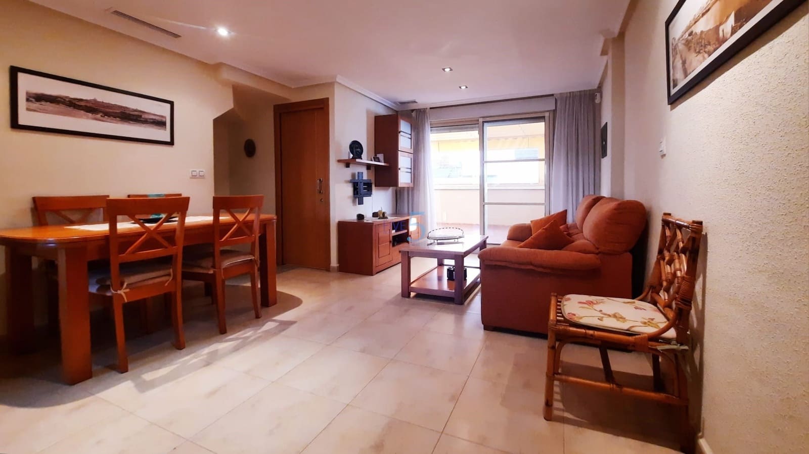 3 makuuhuone Omakotitalo myytävänä paikassa Guardamar del Segura mukana uima-altaan 
autotalli - 237 400 € (Ref: 9610135)