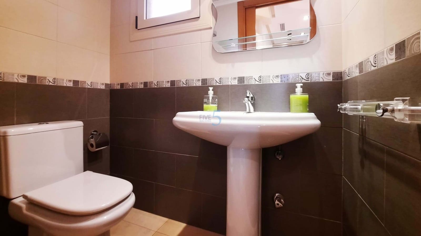 3 makuuhuone Omakotitalo myytävänä paikassa Guardamar del Segura mukana uima-altaan 
autotalli - 237 400 € (Ref: 9610135)