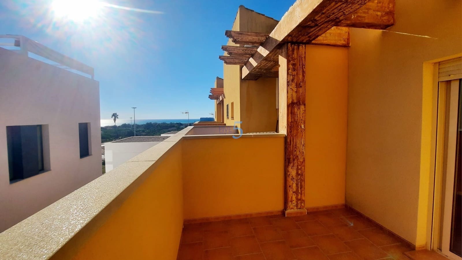 3 makuuhuone Omakotitalo myytävänä paikassa Guardamar del Segura mukana uima-altaan 
autotalli - 237 400 € (Ref: 9610135)