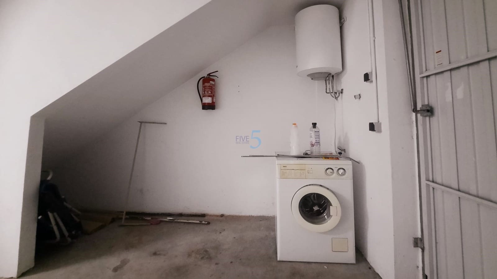 3 makuuhuone Omakotitalo myytävänä paikassa Guardamar del Segura mukana uima-altaan 
autotalli - 237 400 € (Ref: 9610135)