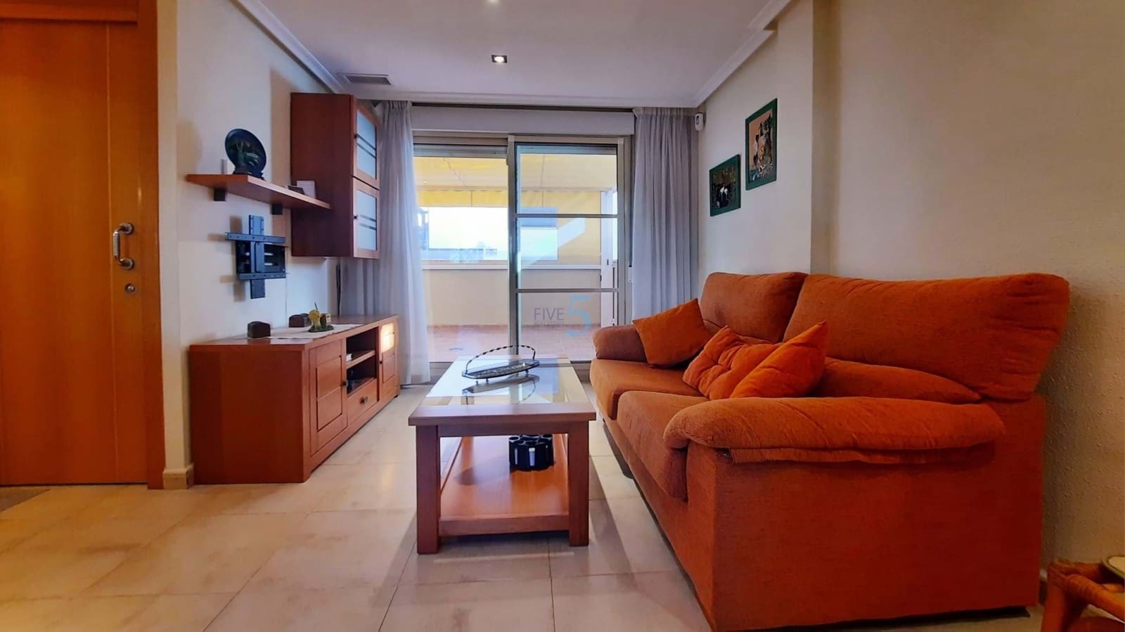 3 makuuhuone Omakotitalo myytävänä paikassa Guardamar del Segura mukana uima-altaan 
autotalli - 237 400 € (Ref: 9610135)