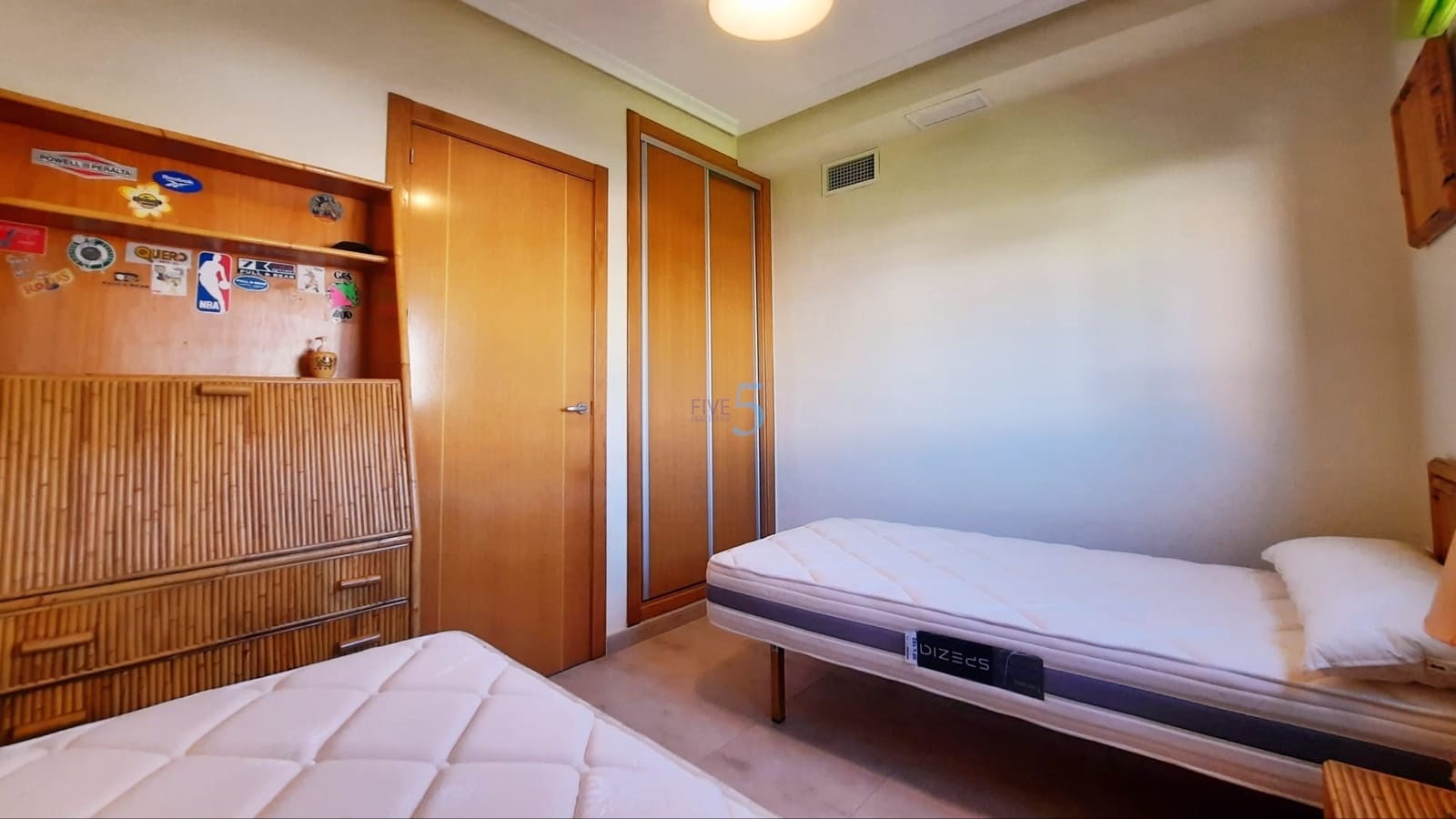 3 makuuhuone Omakotitalo myytävänä paikassa Guardamar del Segura mukana uima-altaan 
autotalli - 237 400 € (Ref: 9610135)