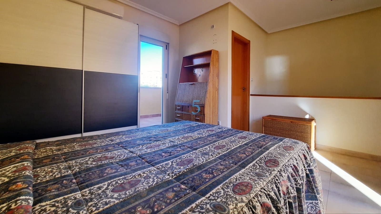 3 makuuhuone Omakotitalo myytävänä paikassa Guardamar del Segura mukana uima-altaan 
autotalli - 237 400 € (Ref: 9610135)